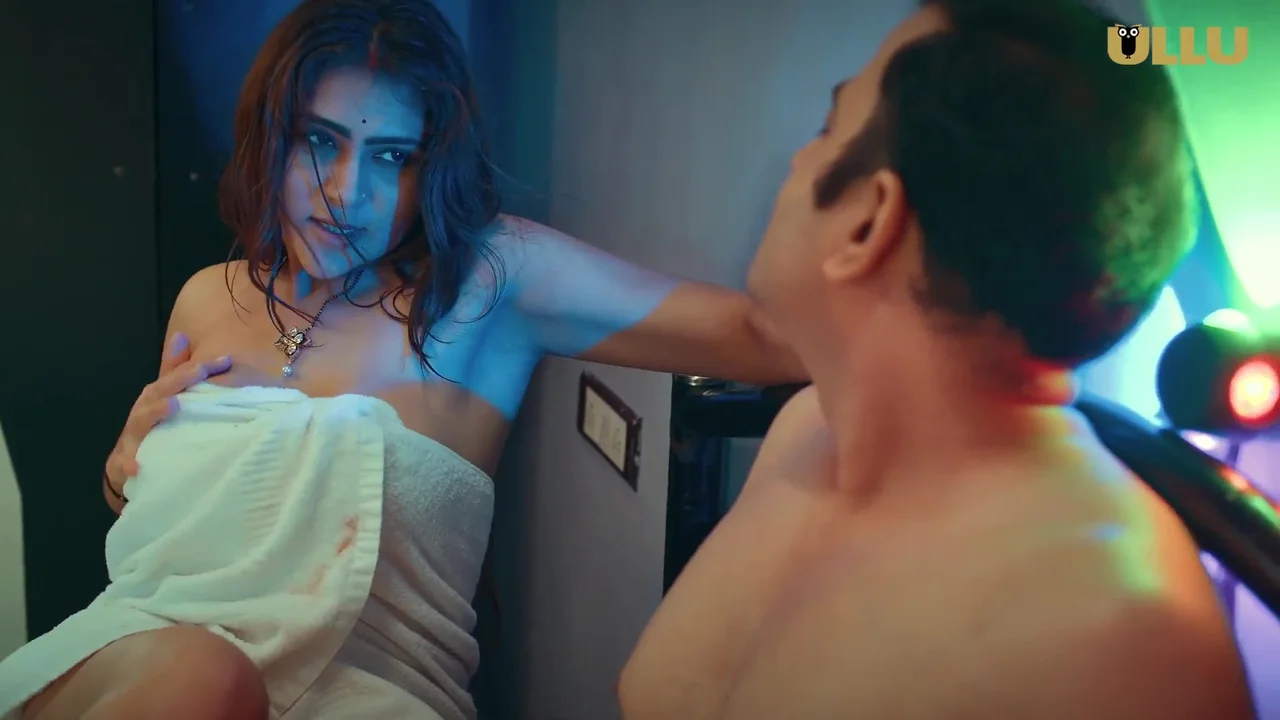 Aadhi Gharwali 2025 Ullu Hindi Porn Web Series Episode 4